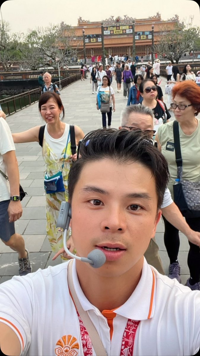 Lilushja01's tweet photo. Living my best life as a tour guide #越南导游 https://t.co/zyVFEfY2PN