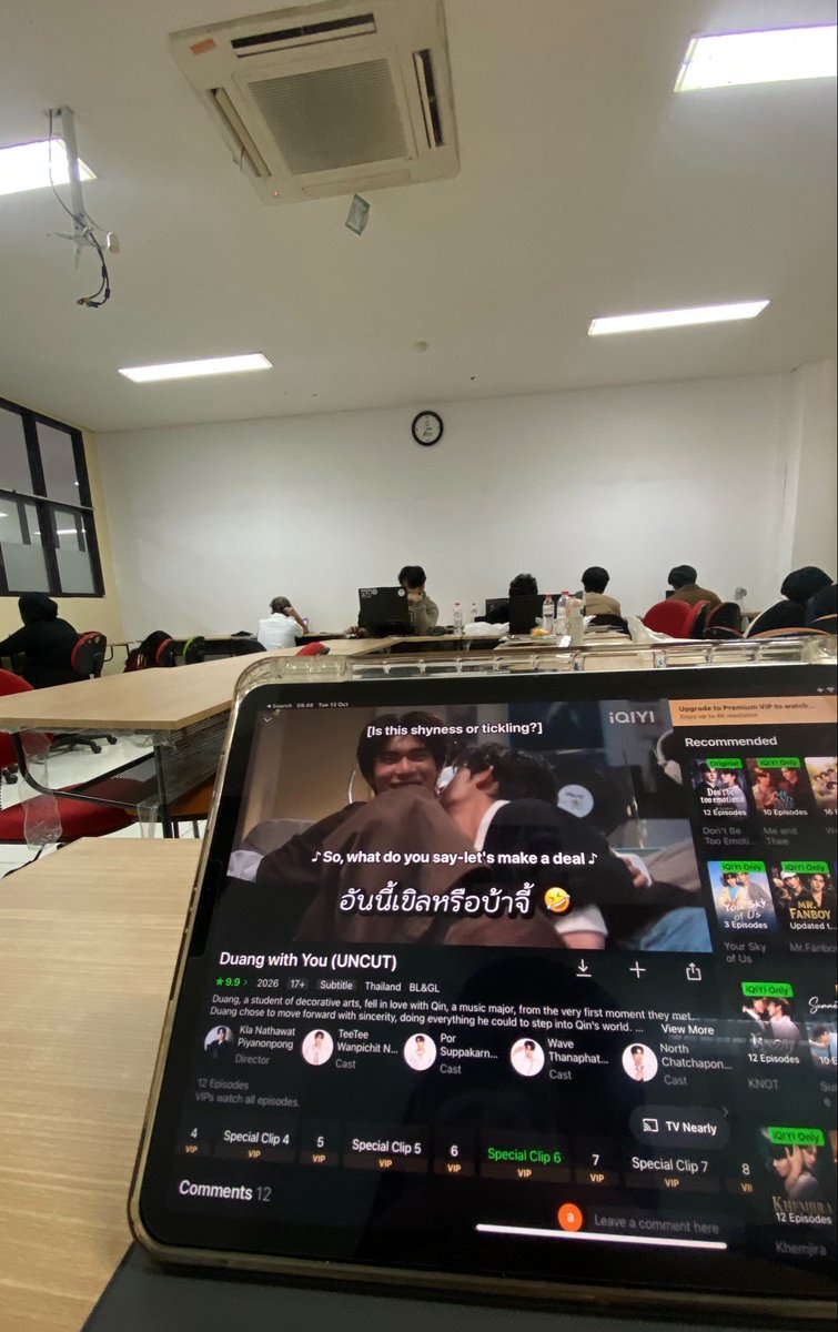 anydwy's tweet photo. u never know what your lecturer’s doing at the front, bro could be watching two men kiss 🤷🏻‍♀️ https://t.co/1YNP3IQvvf