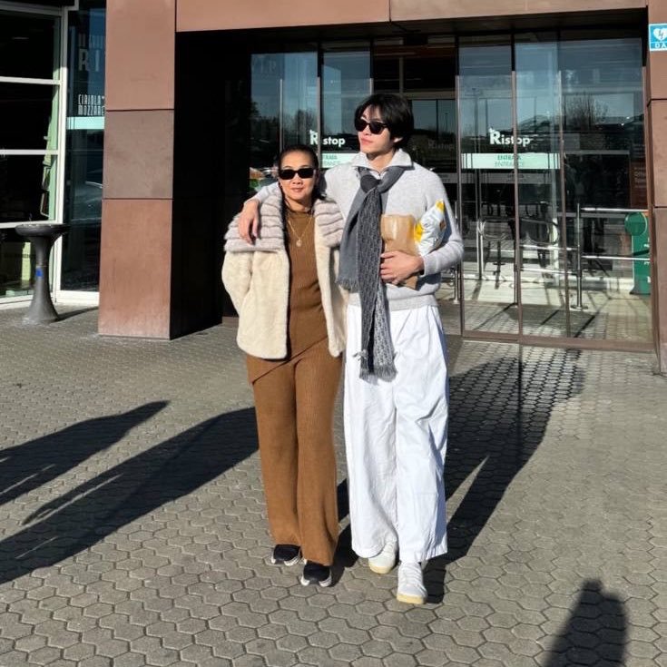 yimon16095's tweet photo. Happy birthday par mama pupu
🤟🎂
Happy birthday to you and your family.May you live a long and healthy life with your beloved children💜🐻 
@pupujeejee https://t.co/6cE3Sbco1s