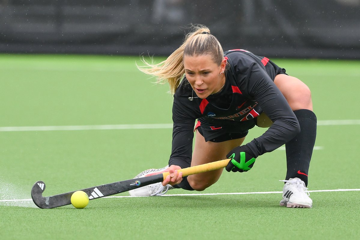 Firstteamphoto's tweet photo. My full gallery of images for @CornellSports from the @ualbanyfh vs @CornellBigRedFH match played on 10/11

📸: https://t.co/8GN136sa8G

#LGR | #YELLCORNELL https://t.co/vYR3eBSk1V