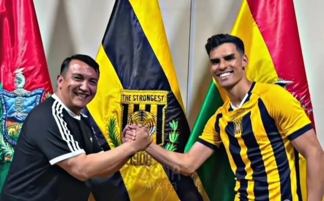 ramirocamacho1's tweet photo. #Refuerzo❓
El peor refuerzo que llegó 🐯 @ClubStrongest en la última década. Quien lo trajo ❓ Es preferible que alterne un joven boliviano a un "extranjero" que no da talla. Juega por compadrerio con @aczago❓Otra razón no se explica. Otro fracaso dirigencial. ☹️☹️☹️ https://t.co/sgNifDpmzP