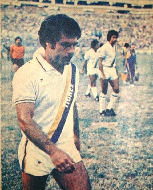 Joserac24's tweet photo. @YizTigre82 @Vatioz Deja de mamar el blanco ha estado presente en la historia del club desde hace décadas, siendo principalmente usado en ediciones especiales o terceras equipaciones, no está demás usar la cabeza de vez en cuando https://t.co/bt8mEvBaS6