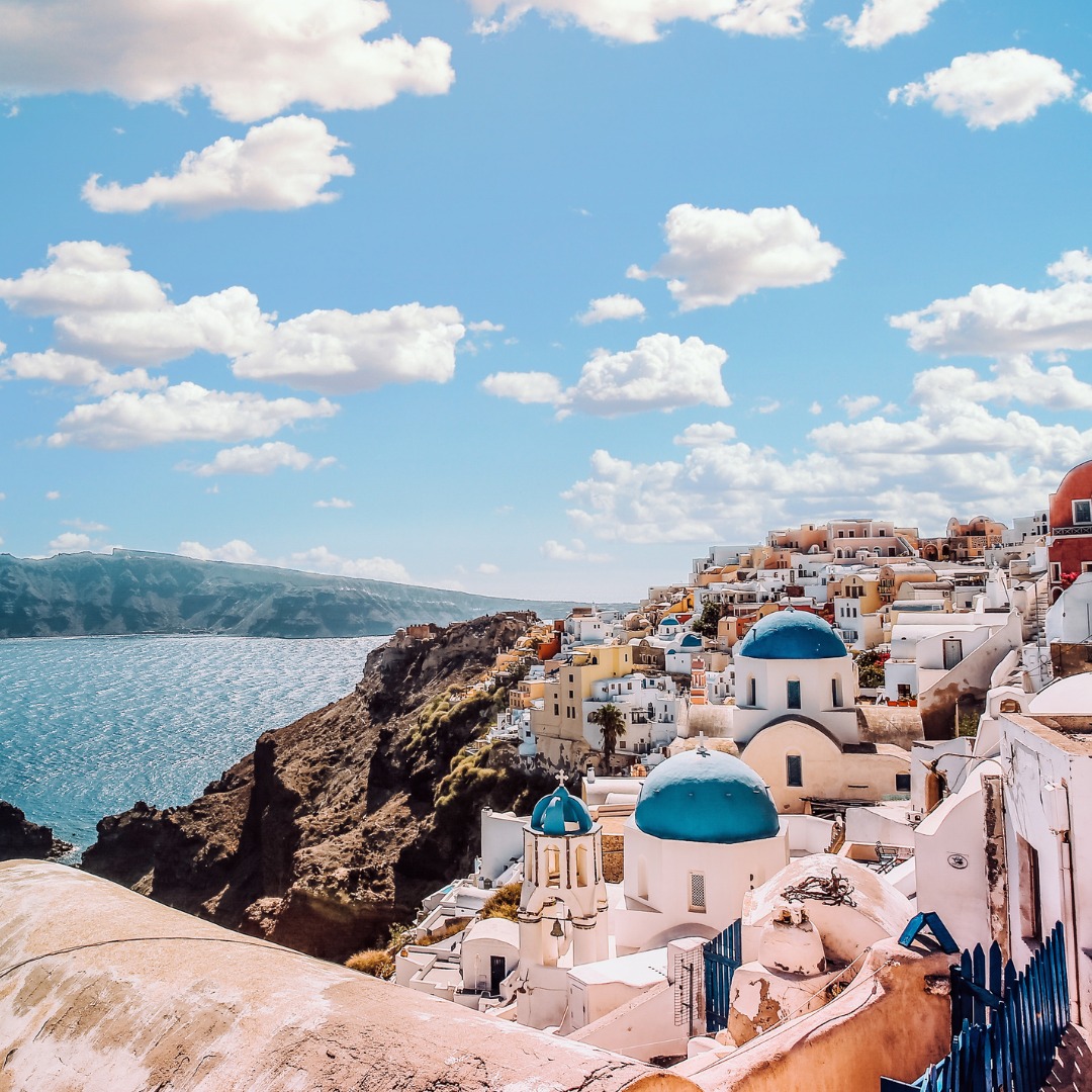 Tejcy992's tweet photo. Santorini’s whitewashed buildings, blue-domed churches, and volcanic cliffs create one of the Mediterranean’s most iconic coastlines. Walking its paths and taking in Aegean views offers a simple way to slow down and reset. https://t.co/j40KeXAlZP