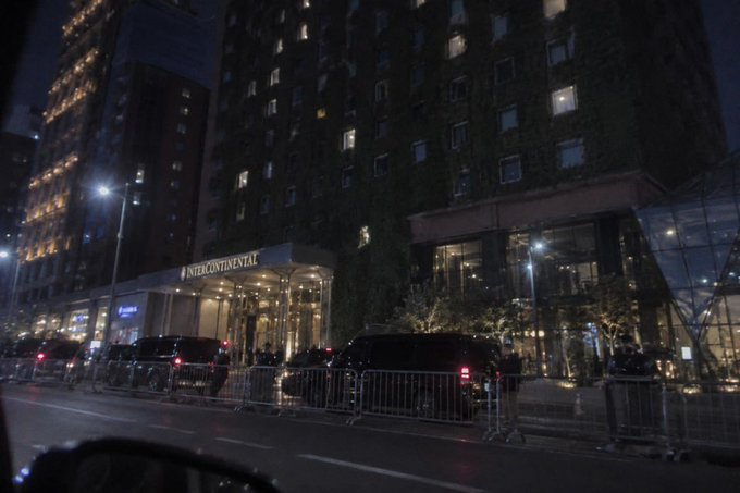 toymachato_'s tweet photo. BTS EN CHILE EN EL INTERCONTINENTAL ESOTY AQUI AHORA #BANGTANPALOOZA #CHILE #BTS #BTCHILE https://t.co/s1gS9EWf1t