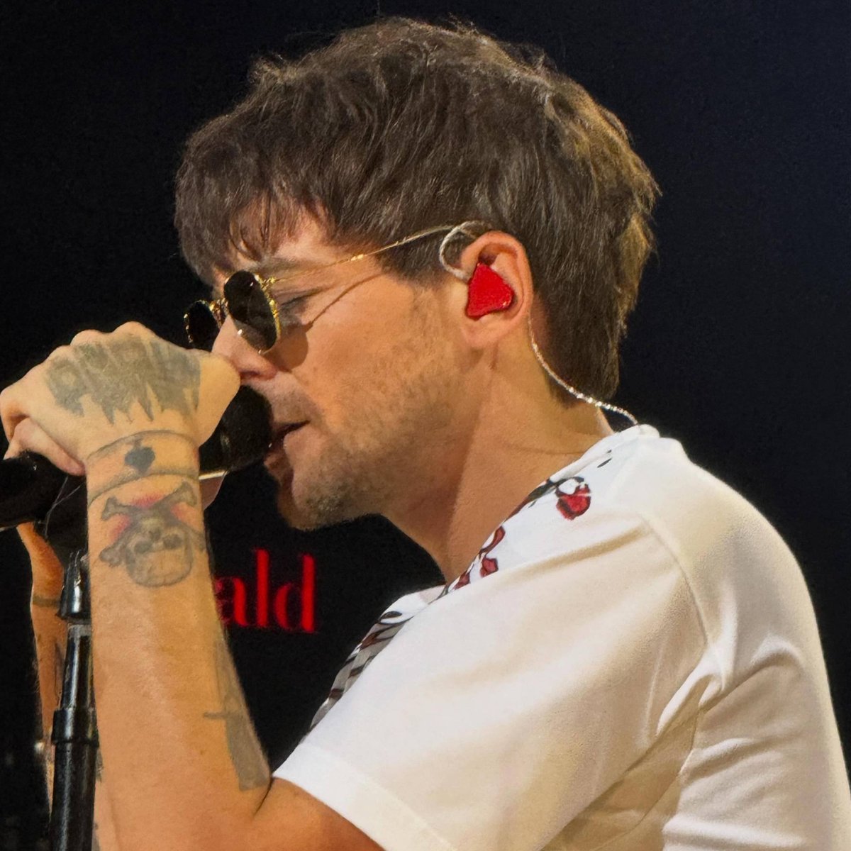 louisunflwers's tweet photo. manifesting fluffy hair today 🤤🤞🏻💕 https://t.co/XvgvNaLJ9o