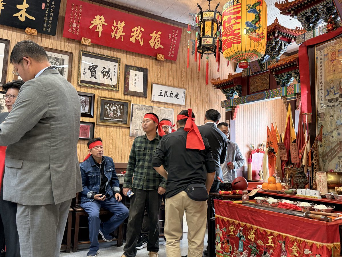 Leefreedom3305's tweet photo. 雙十國慶之際，赴舊金山致公堂觀禮。

百年致公，見證海外華人與辛亥革命的歷史足跡。
銘記歷史，珍惜自由，傳承民主精神。

#雙十國慶 #致公堂 #舊金山 #自由民主 https://t.co/CCxywhtENP