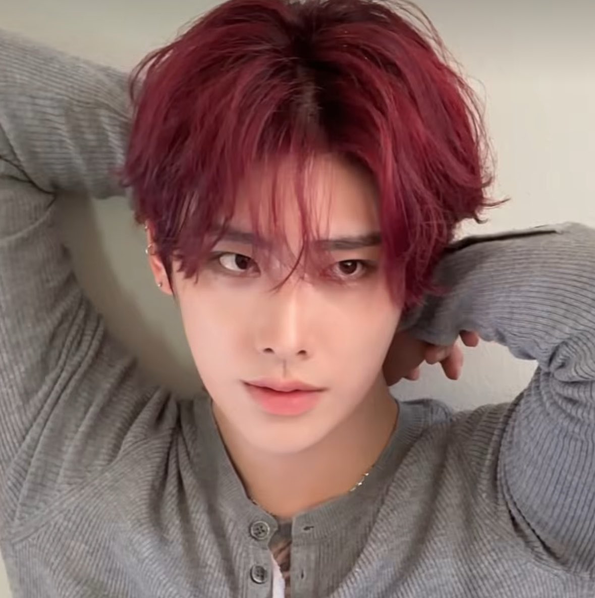 rickynyago's tweet photo. his omega stare.. https://t.co/Cf71KFPbb6