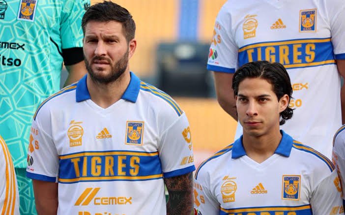 Joserac24's tweet photo. @YizTigre82 @Vatioz En la madre, y yo que pensaba que estás jerseys eran de la época moderna del equipo, animal https://t.co/xC6AWQ0kK9