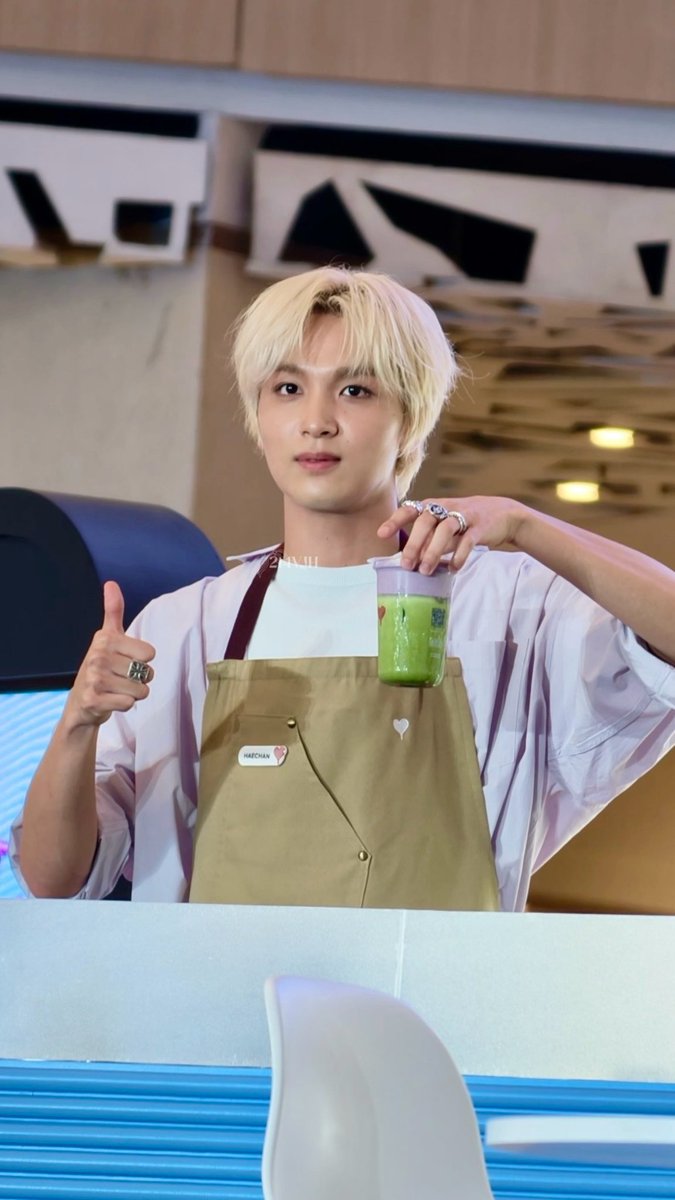 sunhaefs's tweet photo. kopi kenangan prepared a barista haechan character figure with the number 58 🥹
he’s so loveddd 🥹💜🫳🏻🐻 https://t.co/uhvdDbCrc0