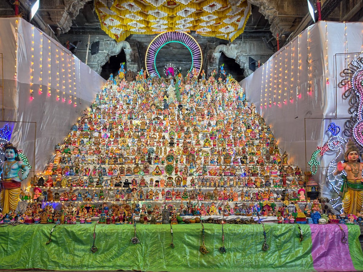 AnuSatheesh5's tweet photo. Golu at Chidambaram Temple
21 steps https://t.co/OlpO0n8O9k