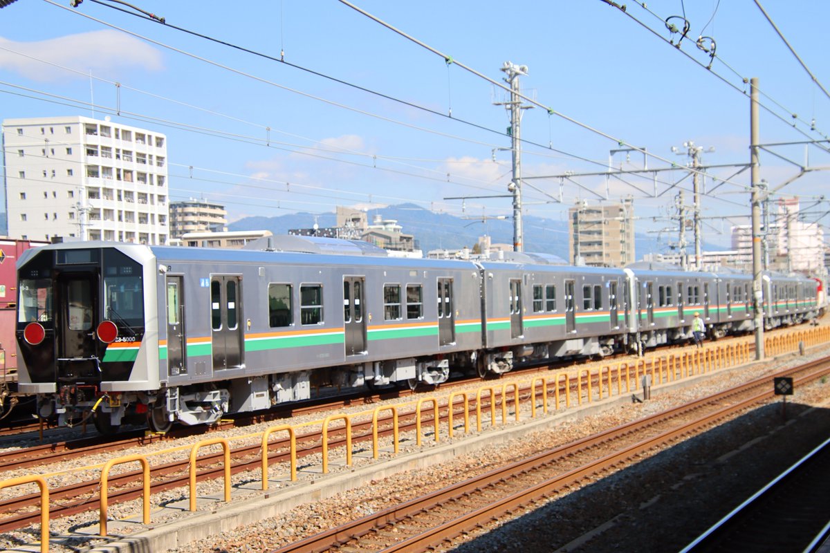 bandjazz's tweet photo. 【川崎車両出場❗️甲種輸送‼️】
JR東日本E723系5000番台(2両✕3本)6両
(B-3 + B-4 + B-5)編成🌈
DD200-20(愛知車)牽引✨
JR山陽本線(神戸線)鷹取駅隣接
神戸貨物ターミナル到着してたよ💐
🚞-🚋×6B
その9〜12

2026.10.13 https://t.co/2rANPEp4EO