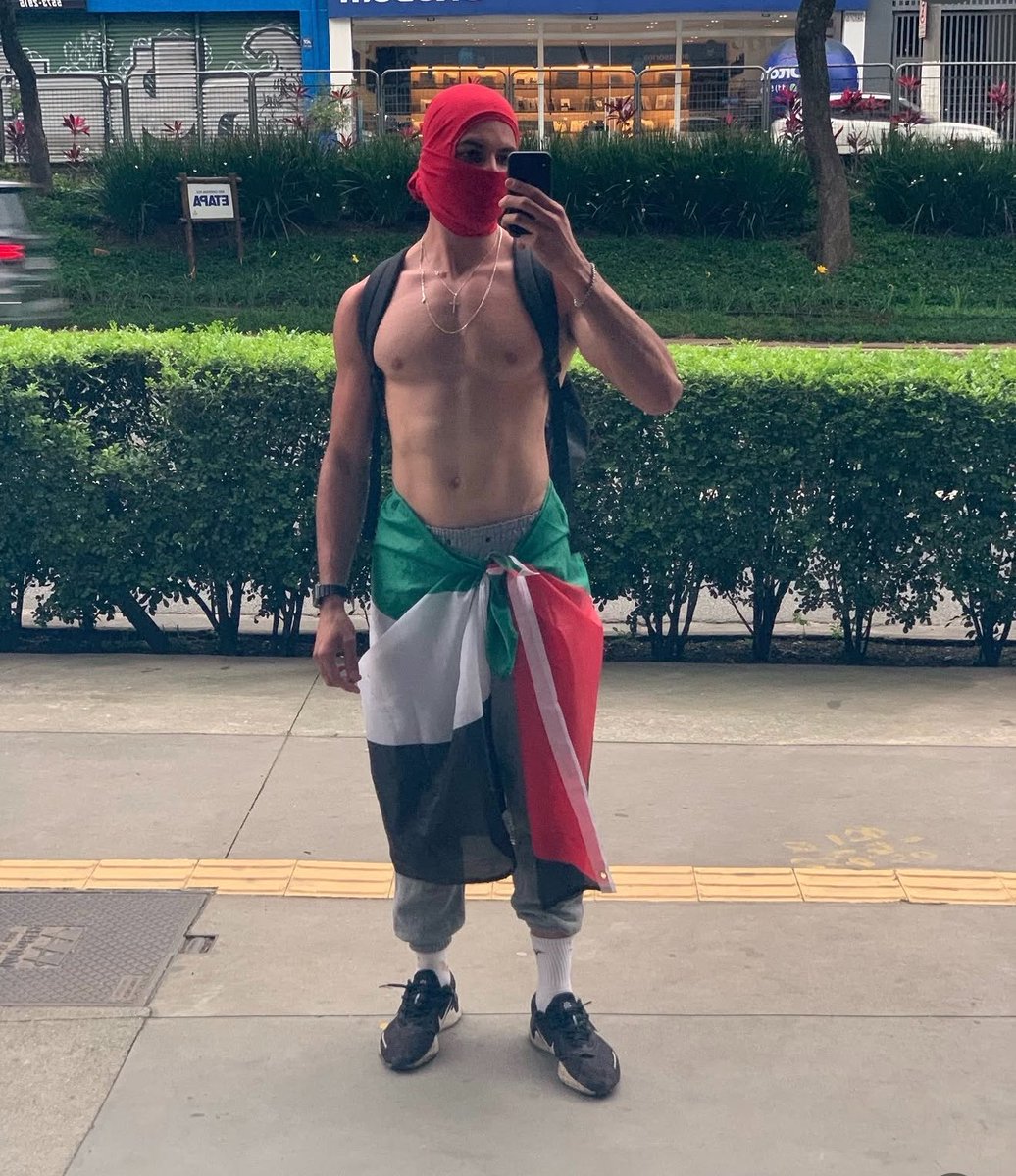 accraffa's tweet photo. o nome dele sendo Israel e usando a bandeira da Palestina ABSOLUTE CINEMA https://t.co/vPSdnpEFFF
