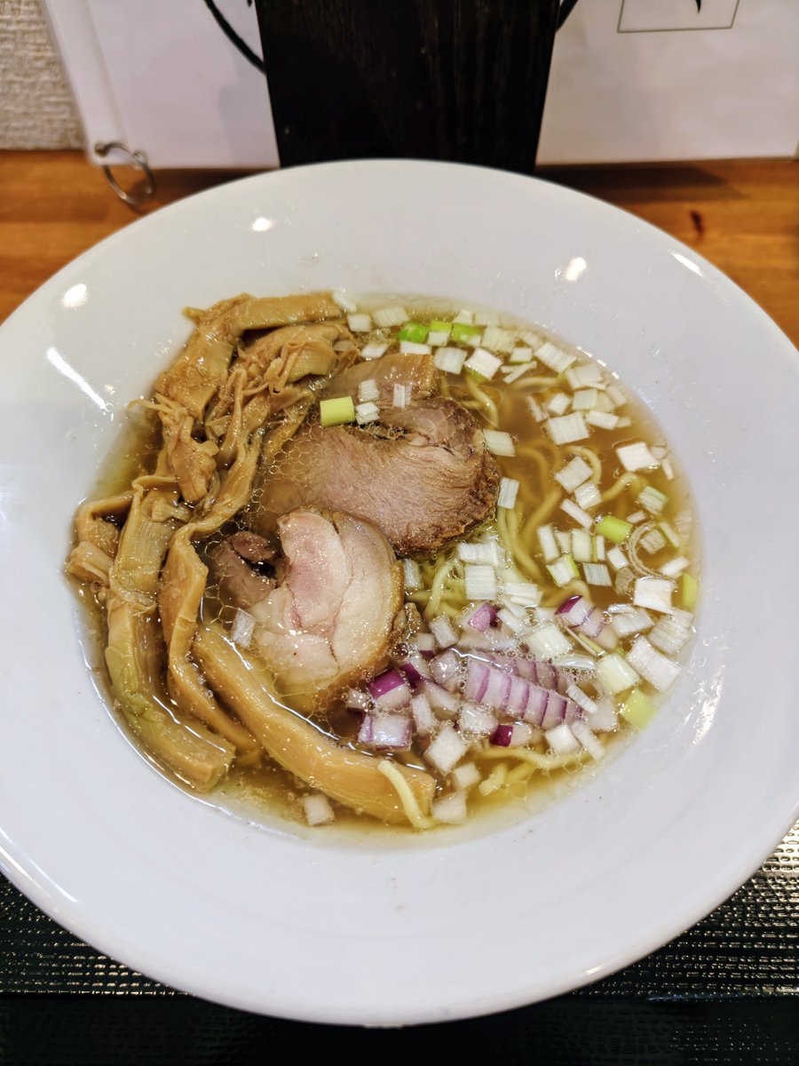ChocoChocoBro's tweet photo. 埼玉グルメ🍚

上尾
麺屋あきづ

牛骨だしの中華そば（塩） https://t.co/G4auNsFGz4