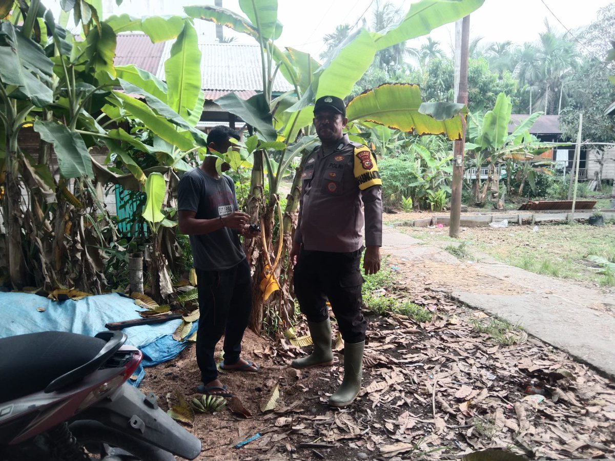 GaungPolsek's tweet photo. Kegiatan Green Policing oleh Bhabinkamtibmas Desa Pungkat Kec Gaung https://t.co/nVVEkgmQTN