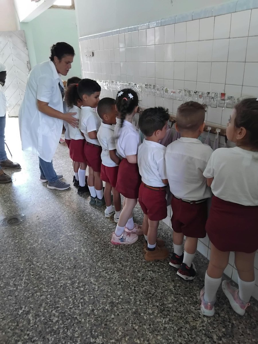 AguadaSalud's tweet photo. ‼️Manos limpias, niños felices! En nuestro círculo infantil, la salud y el bienestar de los más pequeños son la prioridad. Hoy llevamos a cabo una hermosa y divertida charla educativa sobre la higiene personal, en el Círculo infantil Cira María García
  #CubaPorLaVida 

- https://t.co/Rnr2QhUHR3