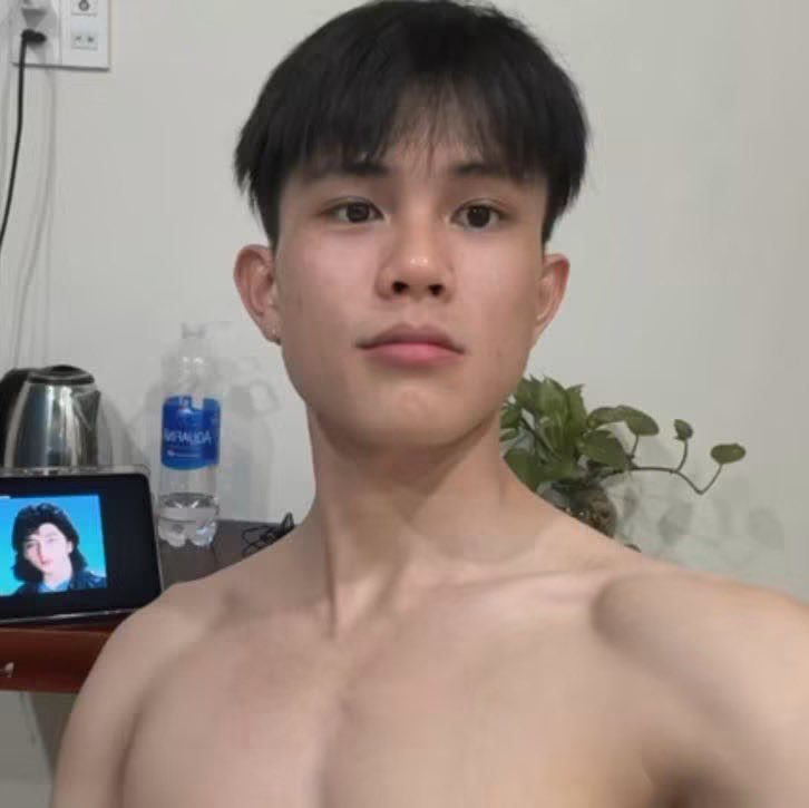 Linhne2004's tweet photo. Võ Chí Hiếu sinh năm 2003, cao 180 cm. Đến từ Đà Lạt…💖

IG: chiihieu

✅ : dự đoán cu gân to, dài 18cm https://t.co/NadkxCtXLh