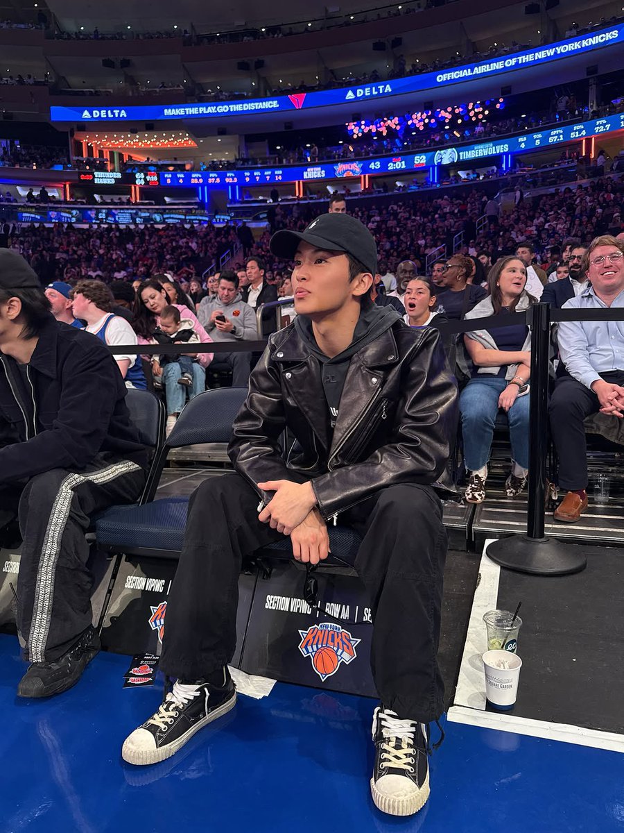 mybelovesun's tweet photo. 261013 onyourm__ark #마크리 #MarkLee instagram update

@ nyknicks @ thegarden 🫶

🎵Mark Lee • My Friend https://t.co/v5NiwbBDEi