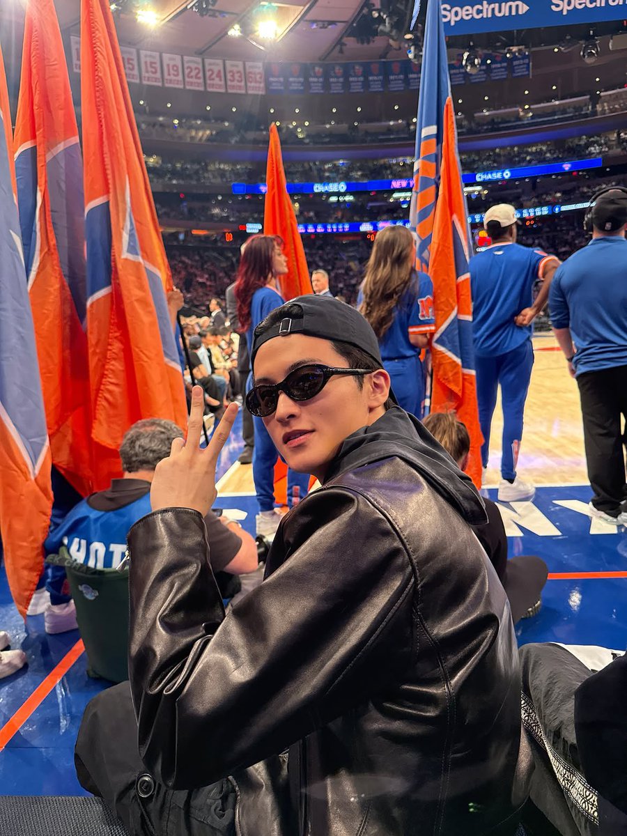 mybelovesun's tweet photo. 261013 onyourm__ark #마크리 #MarkLee instagram update

@ nyknicks @ thegarden 🫶

🎵Mark Lee • My Friend https://t.co/v5NiwbBDEi