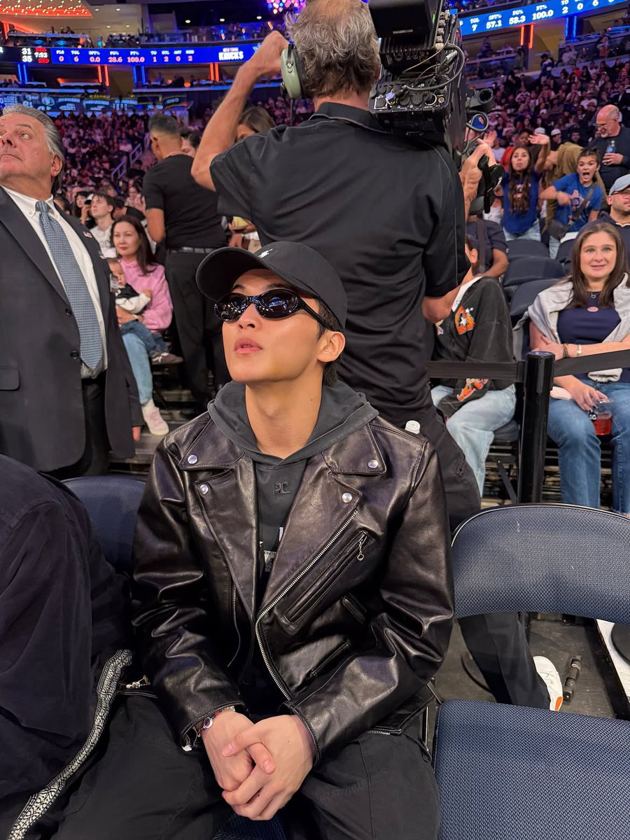 mybelovesun's tweet photo. 261013 onyourm__ark #마크리 #MarkLee instagram update

@ nyknicks @ thegarden 🫶

🎵Mark Lee • My Friend https://t.co/v5NiwbBDEi