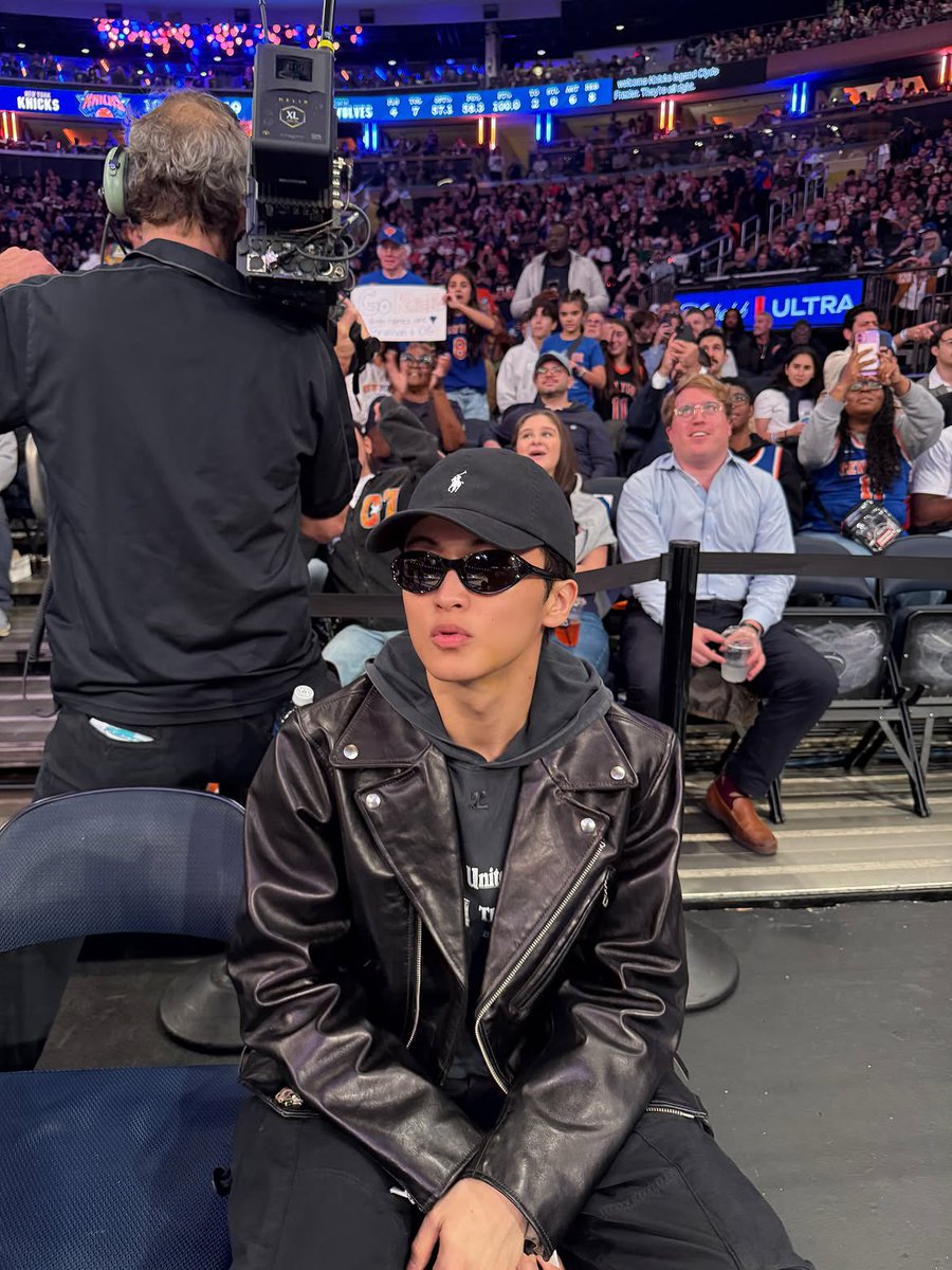 mybelovesun's tweet photo. 261013 onyourm__ark #마크리 #MarkLee instagram update

@ nyknicks @ thegarden 🫶

🎵Mark Lee • My Friend https://t.co/v5NiwbBDEi