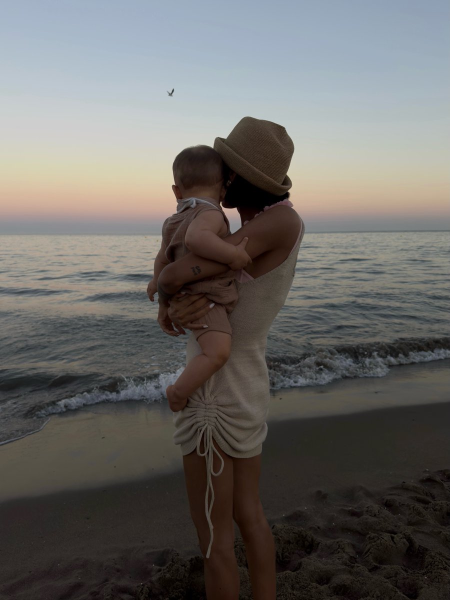 romeo8523's tweet photo. Sunsets and the little moments that make motherhood beautiful. https://t.co/BYz3Kd3Gnp