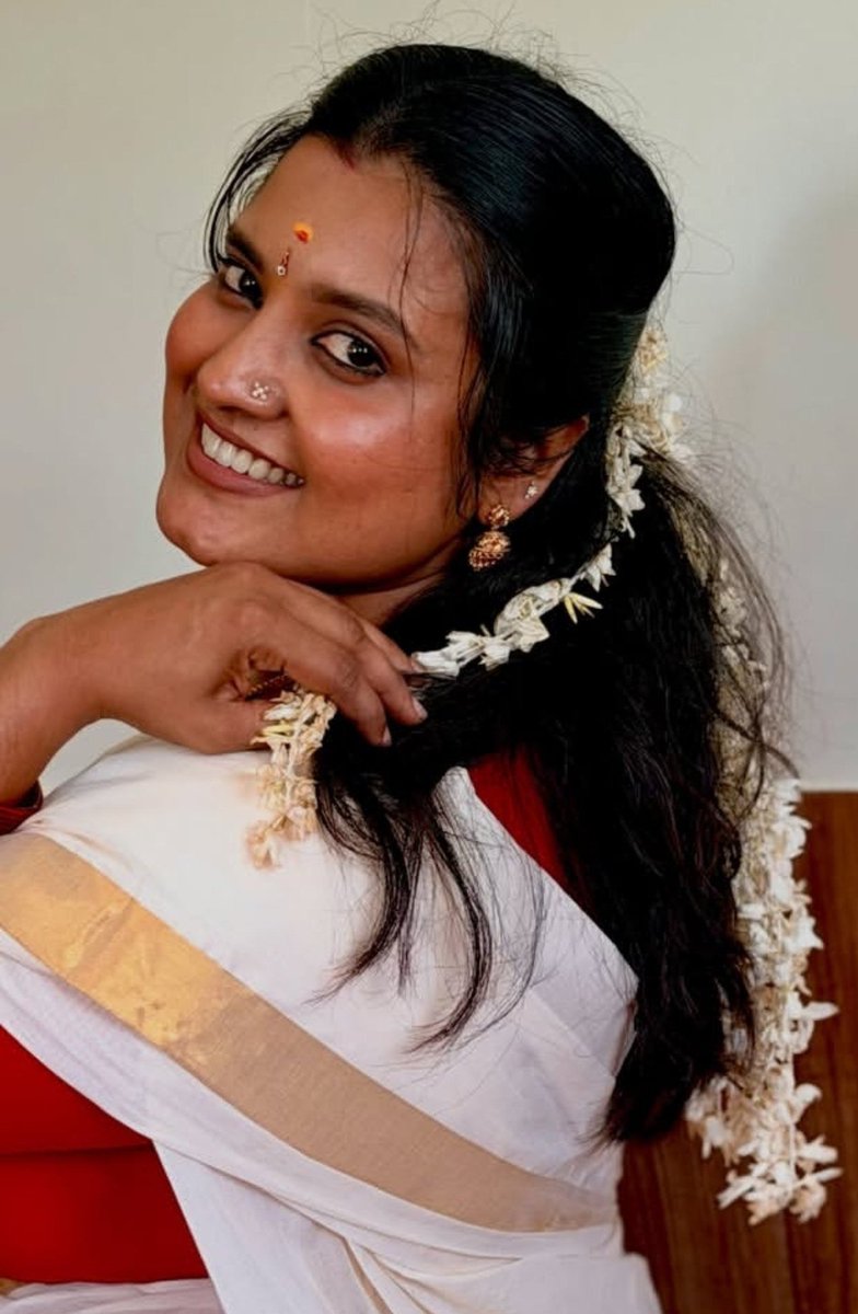 Soundaryaspicy's tweet photo. Gummorineee peepz 💋

I know momma’s face card ungala turn on aaga vachirum, so no second thoughts go ahead &amp; enjoy the vibezz 😉💦 https://t.co/4Lb5aOUxkj