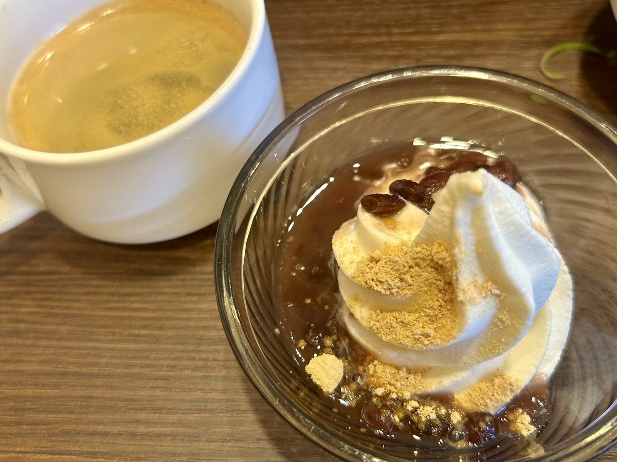 nm8v5h's tweet photo. しゃぶ葉って、お食事の合間にクリームぜんざい食べたり豚しゃぶきのこカレー作るところだよね？💕 https://t.co/gdltFkOu4Z