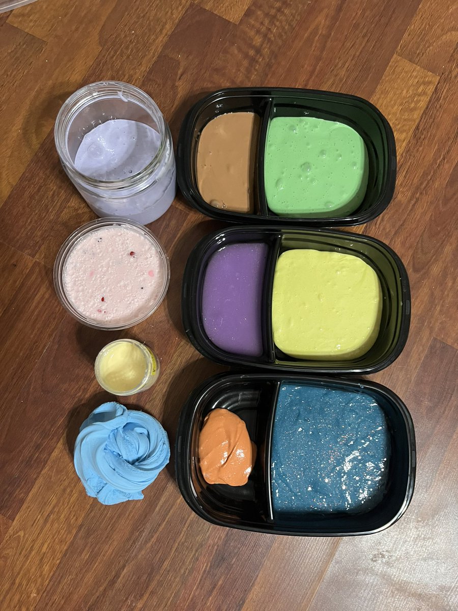 scaracrayon's tweet photo. hi. color idea plea 🥺. black white scaramouche color next.  but need more idea plea https://t.co/DG75khL7OK