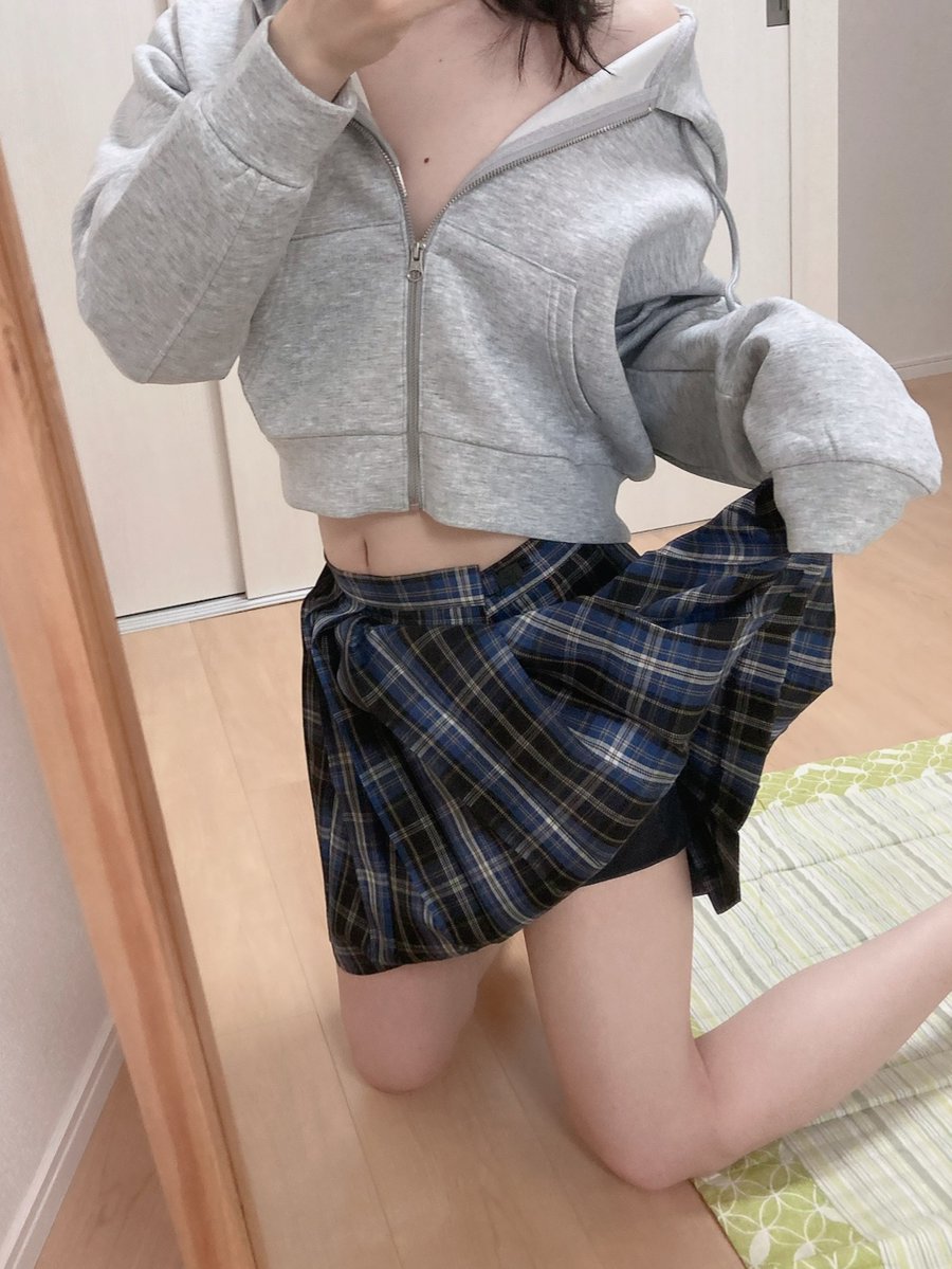 kulpesp's tweet photo. ちら
#太もも晒すとフォロワー増えるって聞いたんですが https://t.co/YTy8sYmRNJ