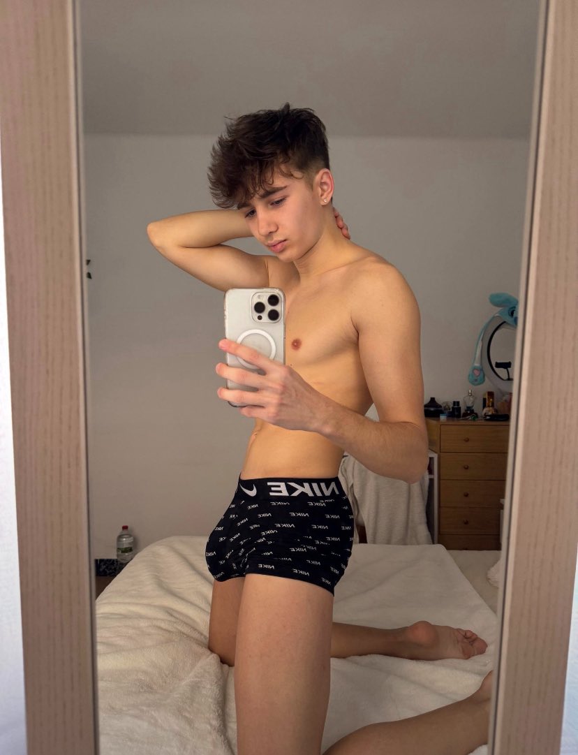 Danielcollmeb3's tweet photo. @SpeedodukeEarl @texastwnk_ Can you text me privately ❤️🥰 https://t.co/sO9rfvkgGp