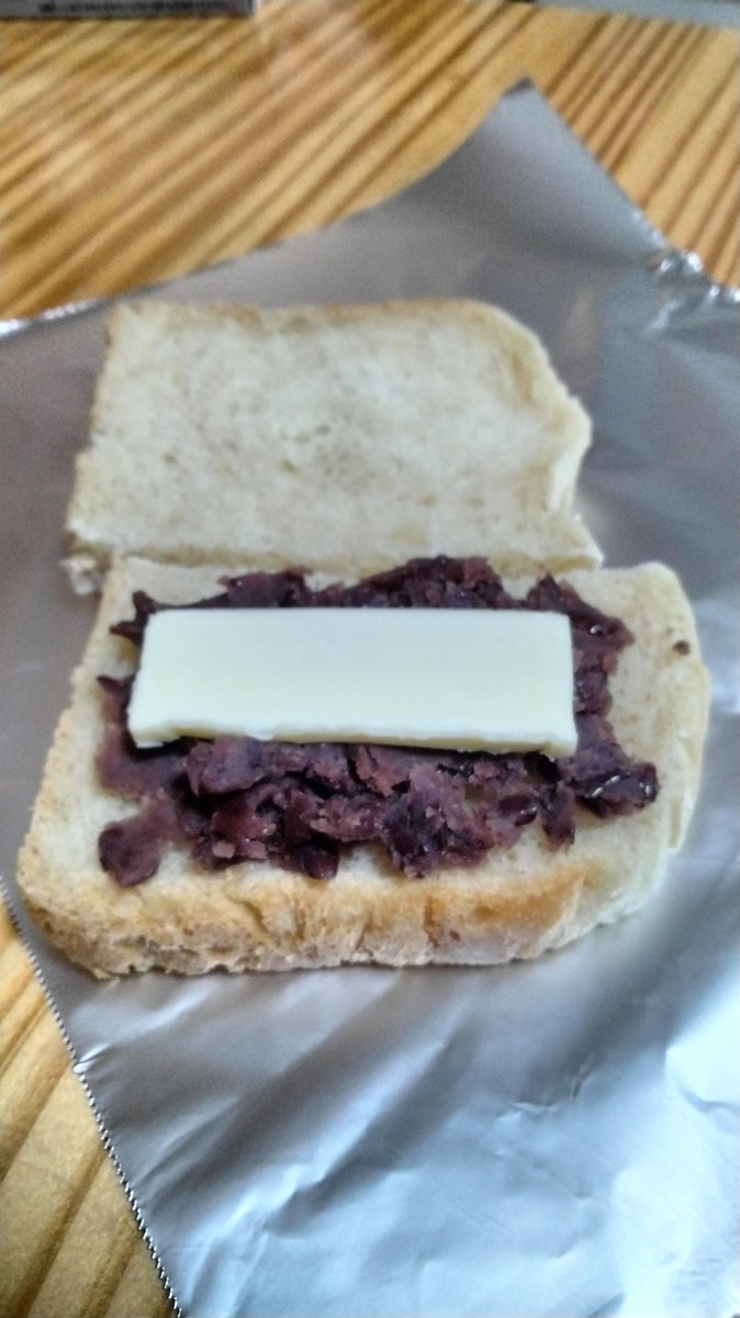 an1yuna's tweet photo. 作った食パンとあんこであんバターサンド🍞
バターはよつ葉さん🍀
そのうちバターも作り始めるかもしれない🐮 https://t.co/3vDHsQm4Ym