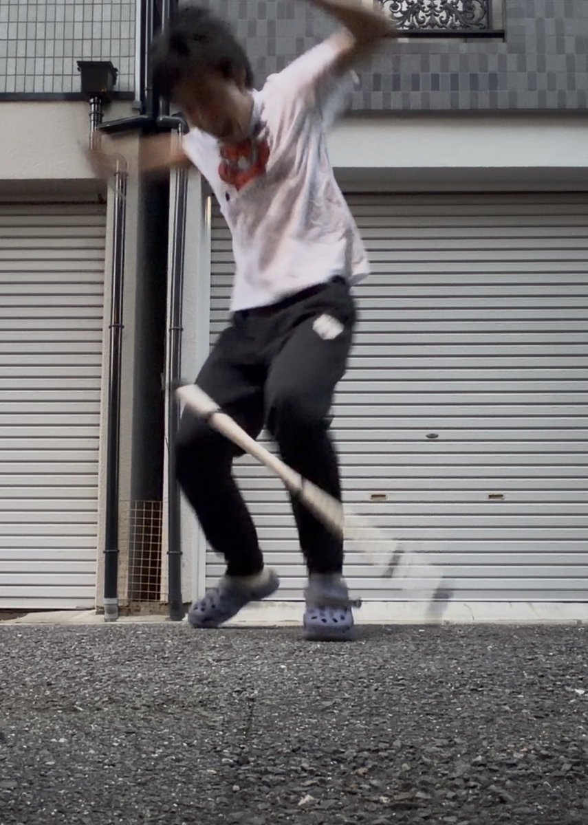 paypay_Jenga's tweet photo. 服とポーズ一緒で草 https://t.co/XgkYb6ax9n