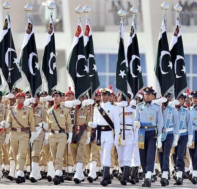 Fareeha_here90's tweet photo. پاکستان کی سرحدوں کے محافظ، قوم کا فخر۔
پاک فوج زندہ باد، پاکستان پائندہ باد! 🇵🇰
#PakArmy #NationalPride #HeroesInUniform #PakistanZindabad #SaluteToSoldiers https://t.co/m81rYHl16B