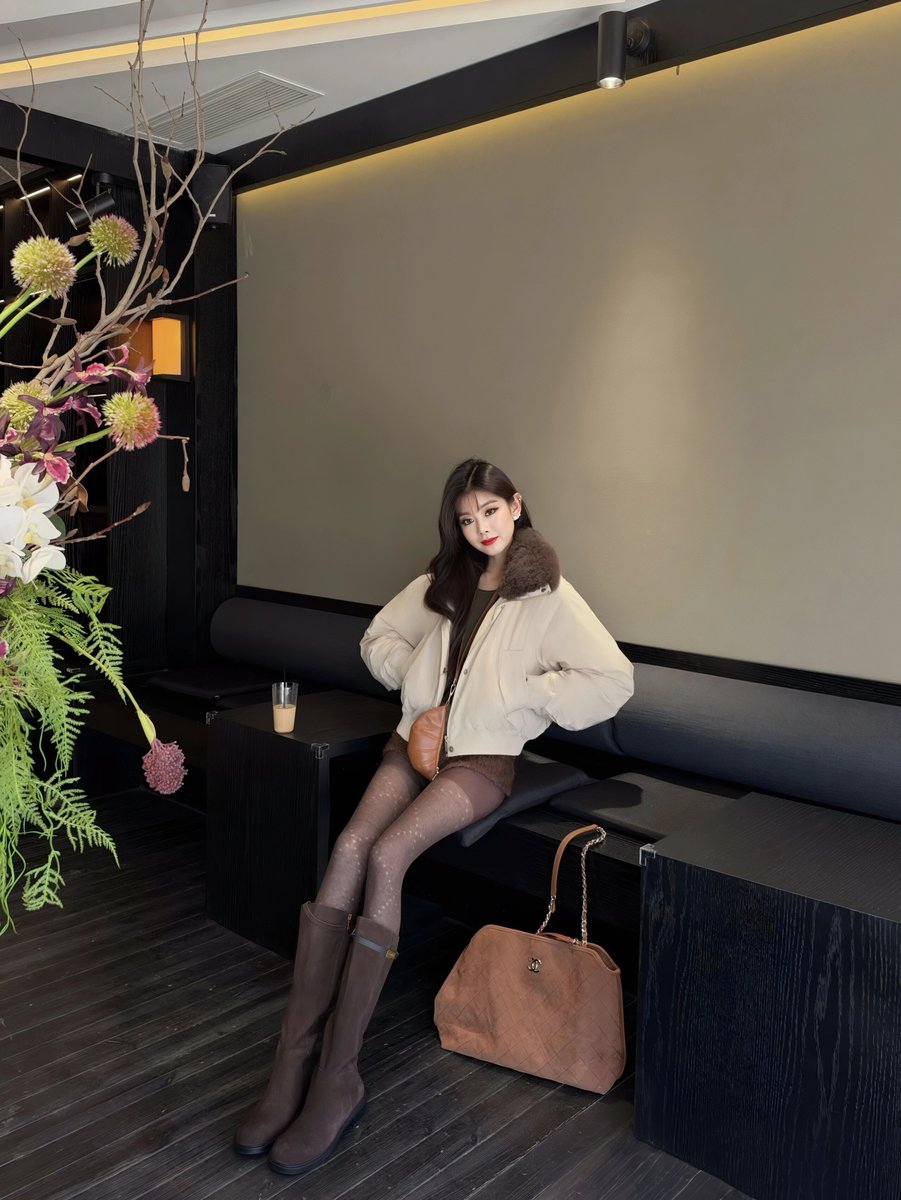 YanNiBabyM2F's tweet photo. 帝都的秋，厚袜已上腿🎀

#MTF #TS #北京TS #含糖 https://t.co/sXYbObQywL