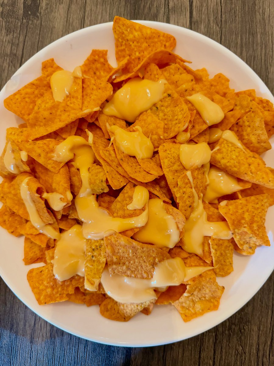 AdaletEkrem's tweet photo. Doritos + Cheese Whiz: the ultimate snack combo. https://t.co/jE6S8gLzlA