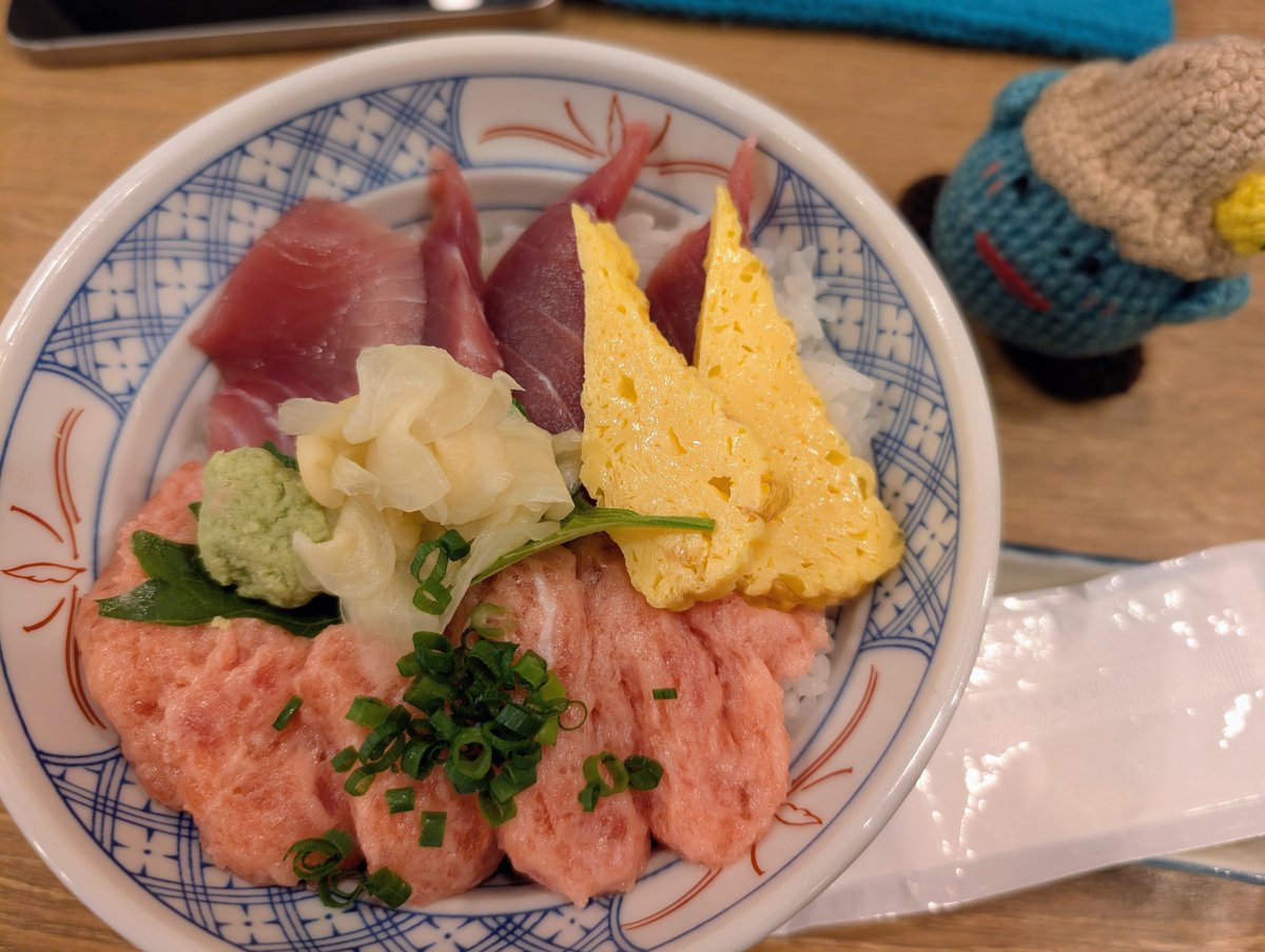 fkm's tweet photo. 優待券で海鮮丼 https://t.co/WDOOT6g2rV