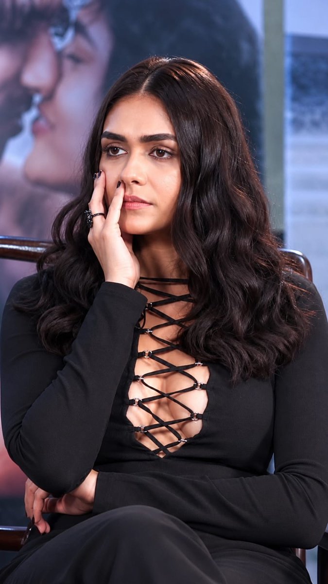 KarthickAK737's tweet photo. Never skipping a Mrunal Thakur interview ..!

 🫶 https://t.co/0goArxX5xF