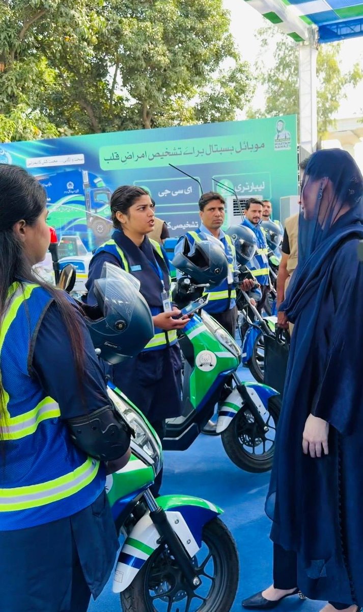 SuperCMMaryam's tweet photo. مریم ہے مرہم۔۔!!

عوامی وزیراعلی پنجاب مریم نوازشریف کو ہے اپنی عوام کی فکر

@MaryamNSharif https://t.co/wmGbYOv6eQ