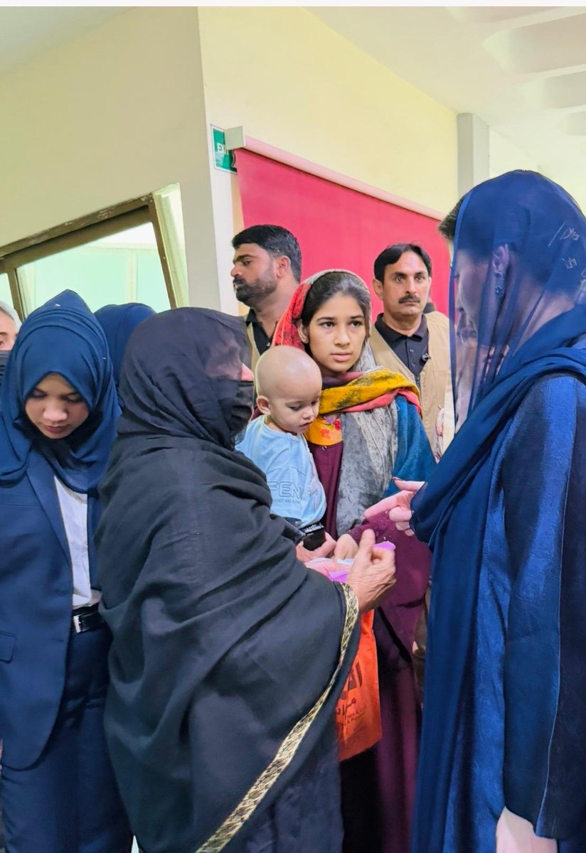 SuperCMMaryam's tweet photo. مریم ہے مرہم۔۔!!

عوامی وزیراعلی پنجاب مریم نوازشریف کو ہے اپنی عوام کی فکر

@MaryamNSharif https://t.co/wmGbYOv6eQ