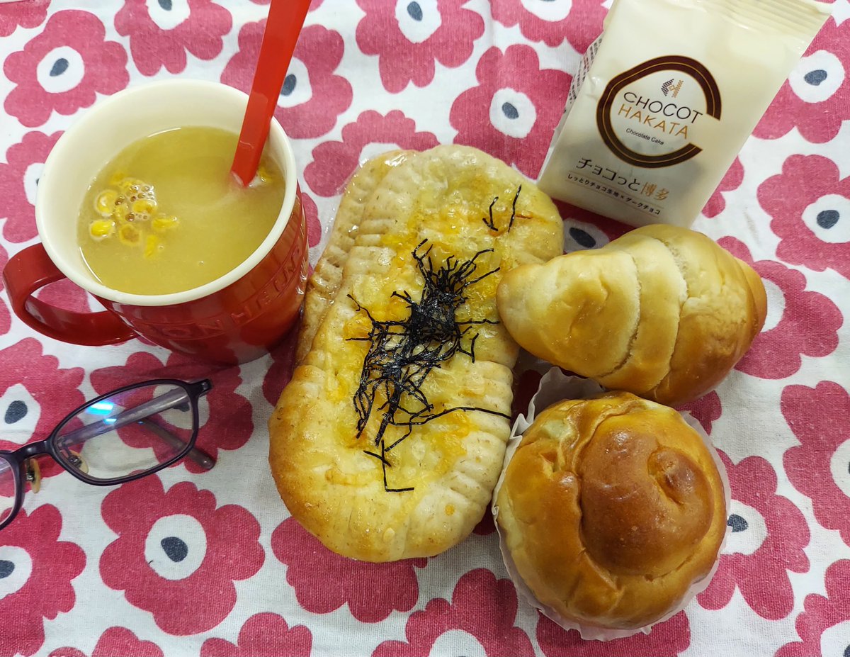 smell0807's tweet photo. @J14dotUpxKz4gvK 栗ご飯､おいしそうですね。私もそろそろ作りたいな､と思っていたところです🌰ちなみに私のランチは､昨日 急きょ焼いたパンです。さ､努力が報われる環境作り目指して気張らんばです。そしてやっぱまずはご安全にですね☺️👌 https://t.co/E10sBkNxYu