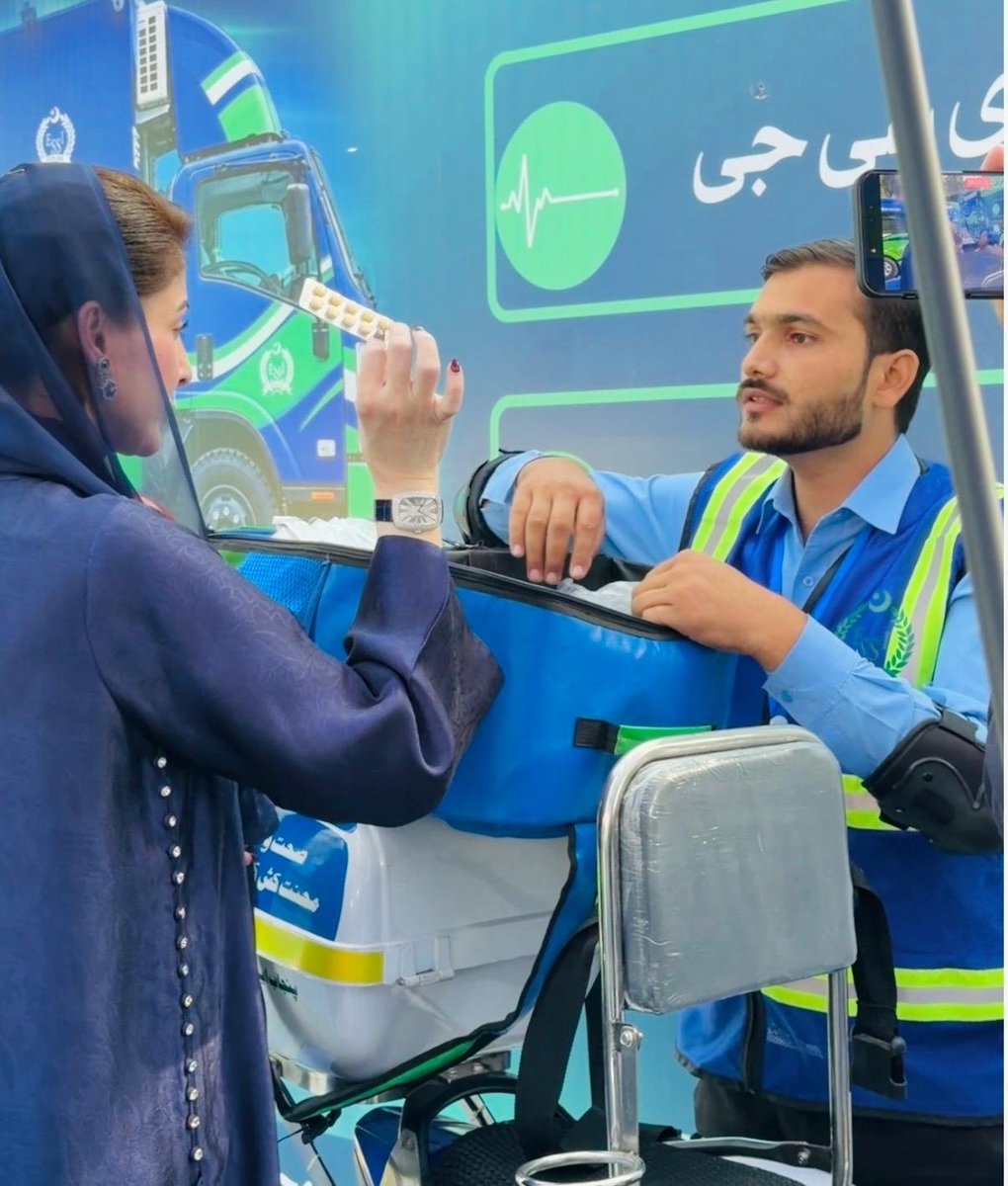 SuperCMMaryam's tweet photo. مریم ہے مرہم۔۔!!

عوامی وزیراعلی پنجاب مریم نوازشریف کو ہے اپنی عوام کی فکر

@MaryamNSharif https://t.co/GyajXXb8QV