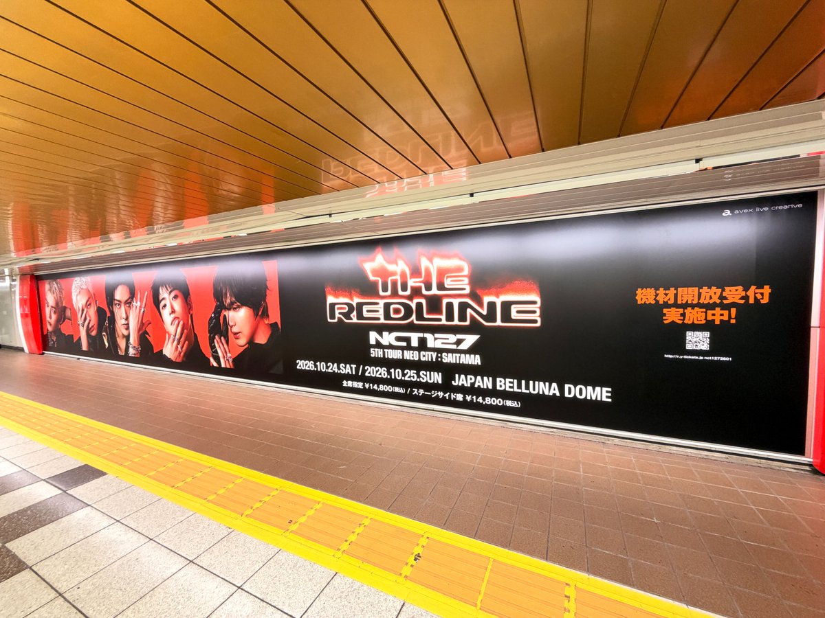 sogohodopopeye's tweet photo. NCT 127の5回目のツアー『NCT 127 5TH TOUR 'NEO CITY : SAITAMA - THE REDLINE'』の広告が新宿駅メトロプロムナードに掲出されています🎤
メンバーの顔ががずらっと横並び、オレンジと黒を基調にした、目立つクリエイティブ🟠⚫️
#NCT127 https://t.co/sqNV2tVYUI