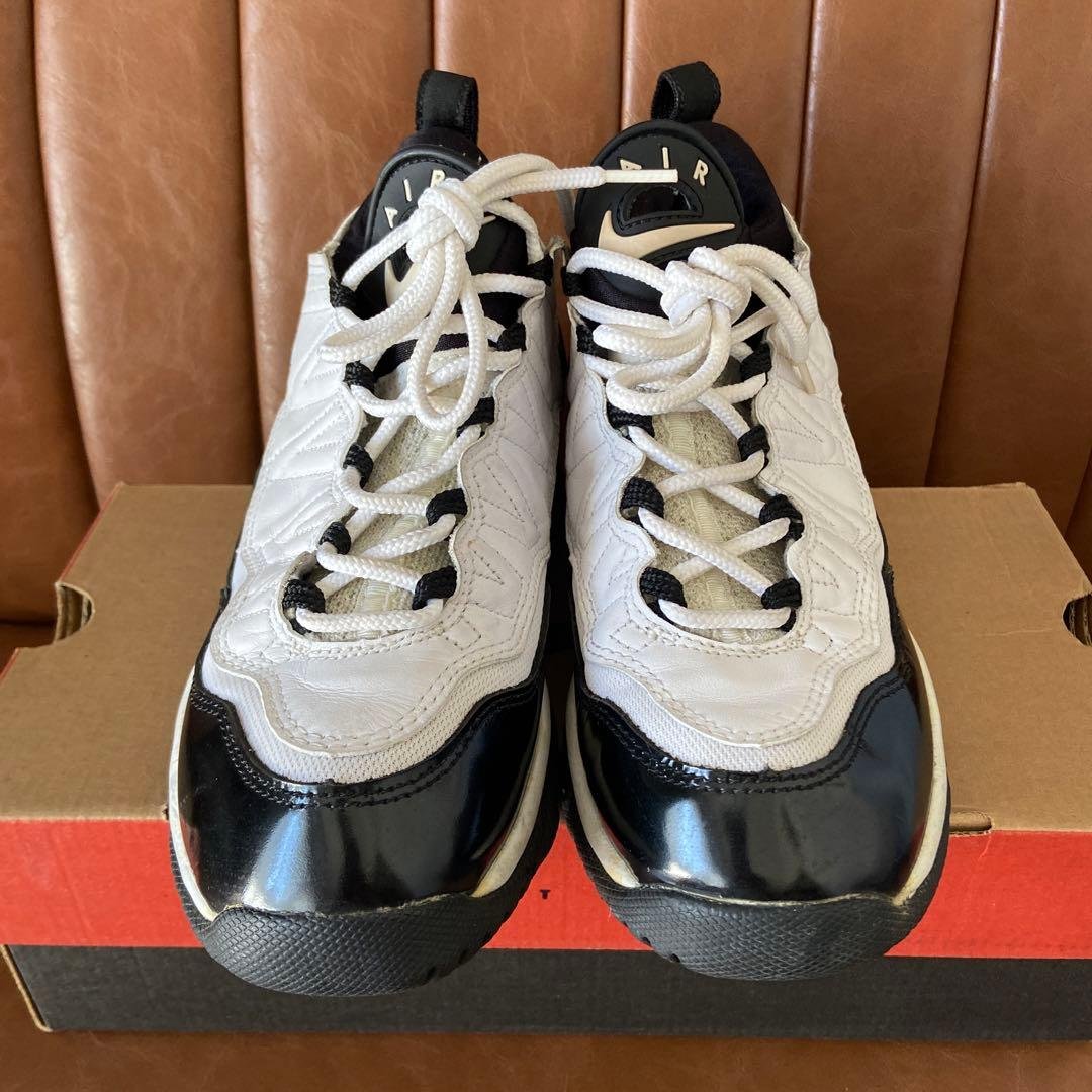 TWlTTERUS3RNAME's tweet photo. Finally found Reiji's shoes after almost two weeks of searching, such a shame it's rare nowadays https://t.co/AkuSPmE0W2