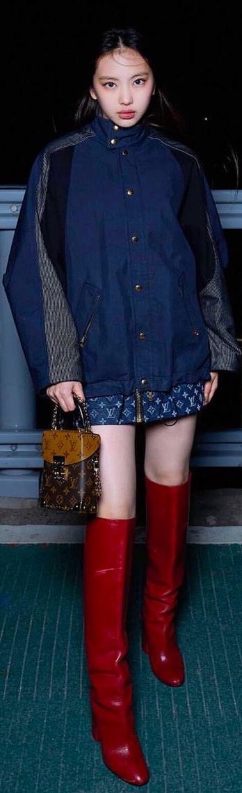 njzlogy's tweet photo. Lee Hyein Louis Vuitton https://t.co/enVPpAgxtk