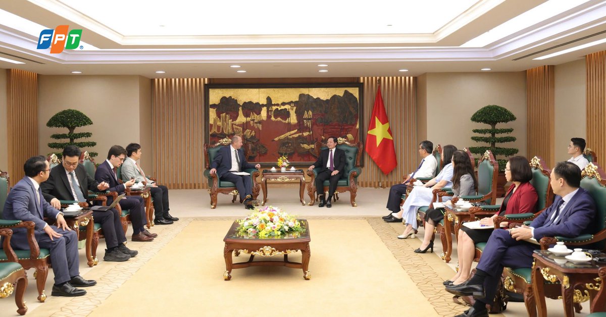 fpt_software's tweet photo. FPT and Pasqal, a global leader in neutral-atom quantum computing, have proposed a collaboration to advance quantum computing education, research, and practical applications in Vietnam. The proposal was presented at a meeting with Vietnam’s Deputy Prime Minister Ho Quoc Dung. https://t.co/CQSrZJI2wX
