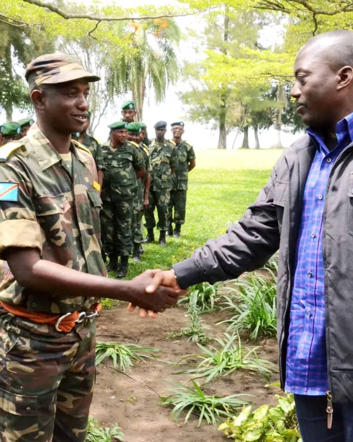 MBUU43727526's tweet photo. Un Chef de l'état qui était commandant suprême de l'armée congolaise lorsque MAMADOU NDALA combattait la rébellion devient officiellement rebelle et Chef de Mouvement. 

Groupe de sanguinaire 💔 https://t.co/OhGt5SvyXC