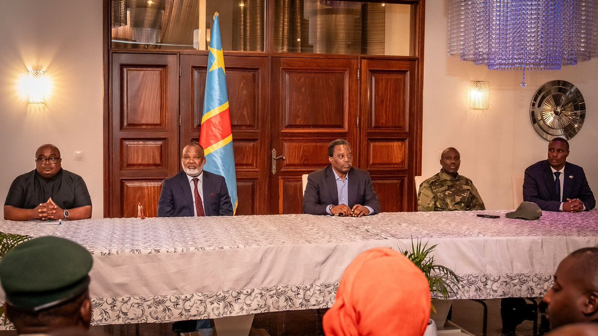 MBUU43727526's tweet photo. Un Chef de l'état qui était commandant suprême de l'armée congolaise lorsque MAMADOU NDALA combattait la rébellion devient officiellement rebelle et Chef de Mouvement. 

Groupe de sanguinaire 💔 https://t.co/OhGt5SvyXC