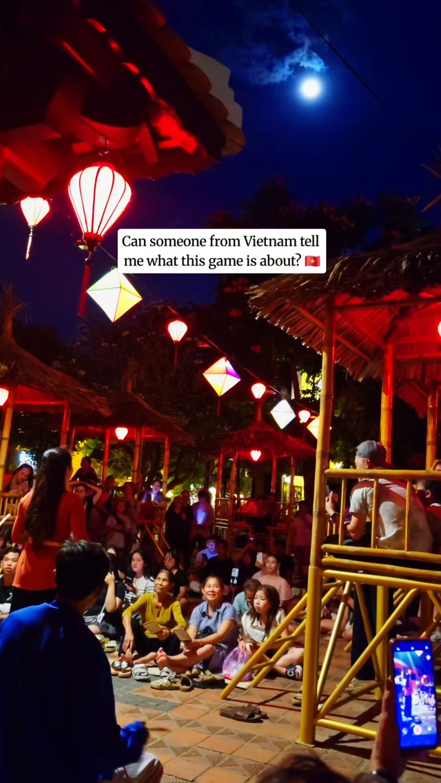 chung966's tweet photo. Stumbled upon this traditional Vietnamese game in Hoi An and have no idea what’s happening. What’s it called, how do you play, and what’s the objective? If you’re from Vietnam, especially Hoi An, please explain in the comments. https://t.co/chielrEZ9c