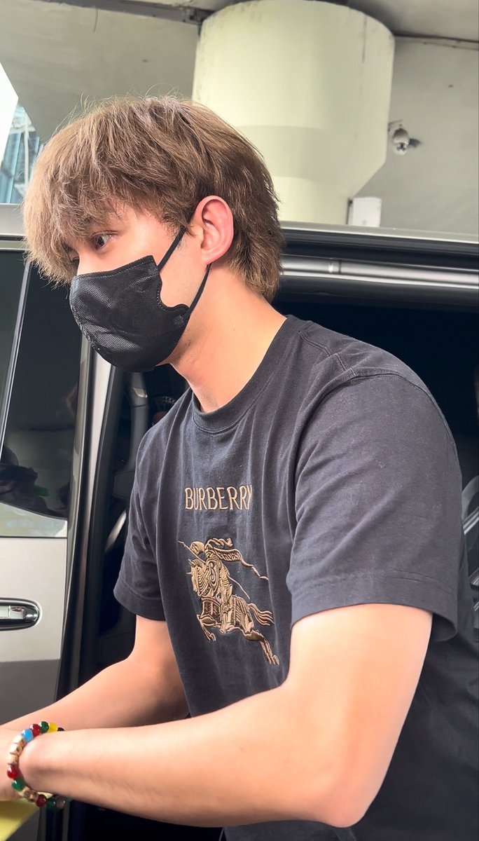 Capricornn1225's tweet photo. Leilei is wearing a bracelet today,  
It has his name on it! Gemessssss https://t.co/iLndRp2dr6