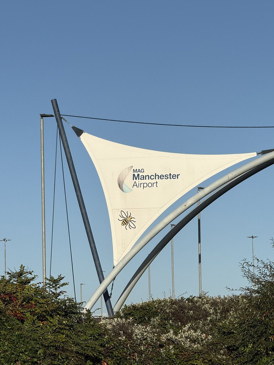 CappellaLinate's tweet photo. Il Cappellano dell’#Aeroporto di #Milano #Linate è a #Manchester per l’incontro annuale dell’#Associazione #Internazionale #Cappellani #Aviazione #Civile. https://t.co/AaKXaRgI7J